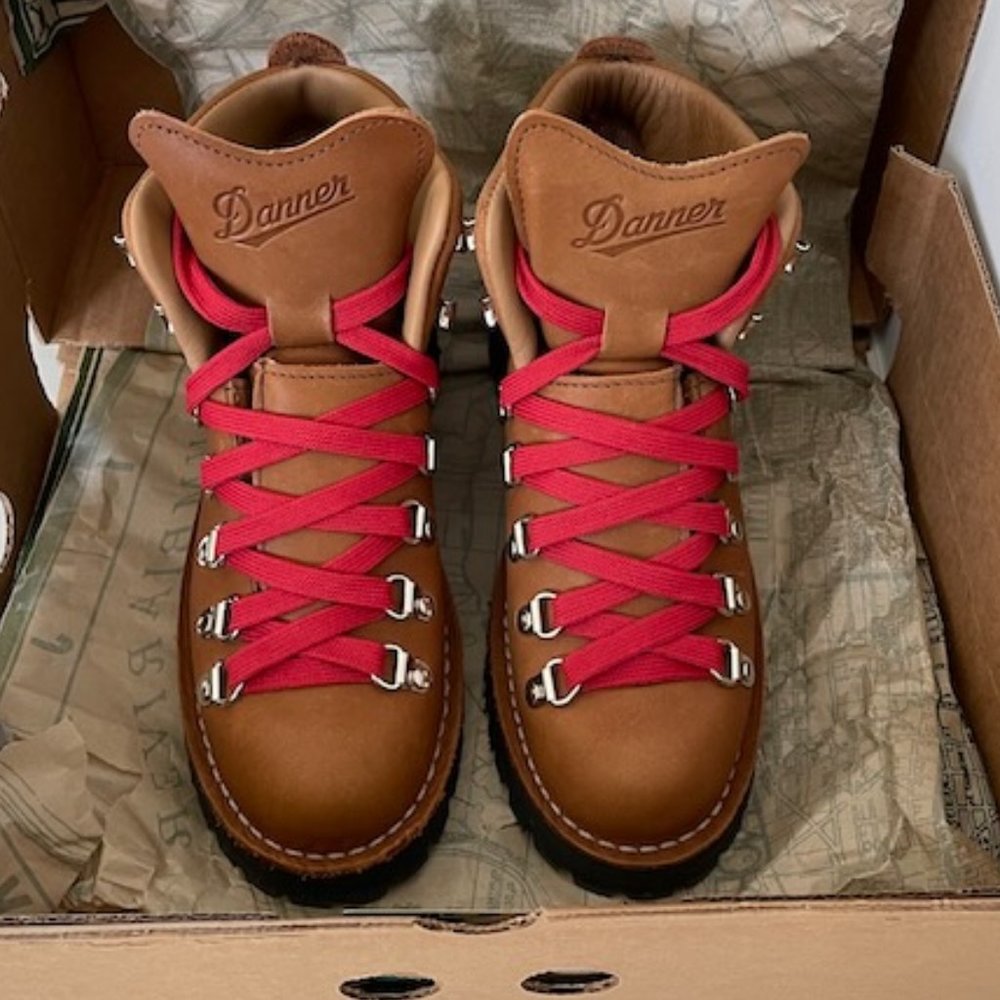 Danner Mountain Light Cascade Boots - NWT